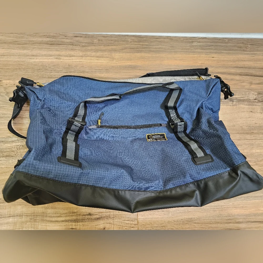 NWOT Eagle Creek National Geographic Adventure Duffel 60l Bag, Cosmic Blue